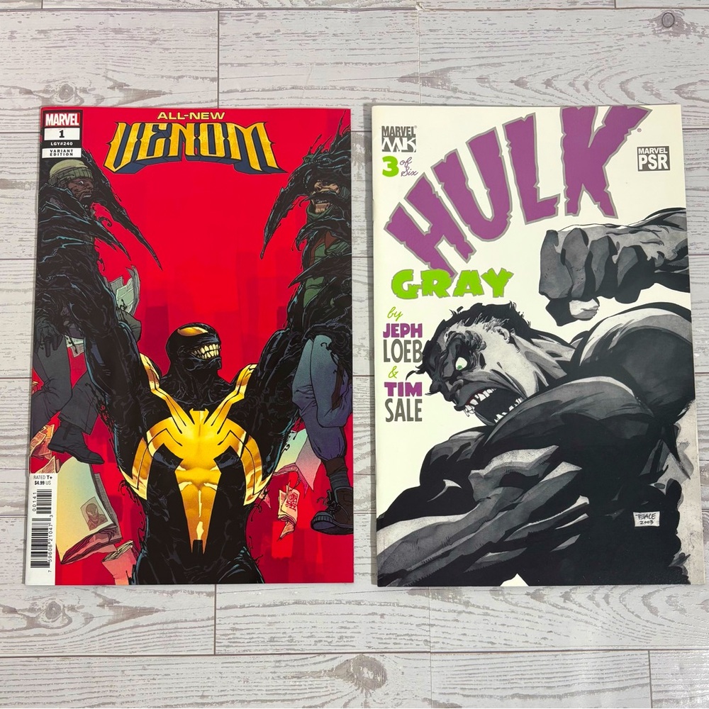 Marvel Comic Books Set of 2 All-New Venom and Hulk Gray